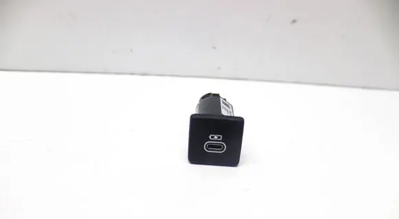 Land Rover Range Rover Sport L461 USB socket connector M8E219010DA