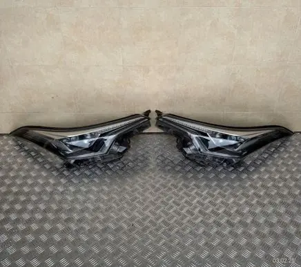 Toyota C-HR I Headlights/headlamps set 81150F4070