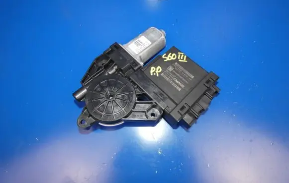 Volvo S60 Front door window regulator motor 31674756