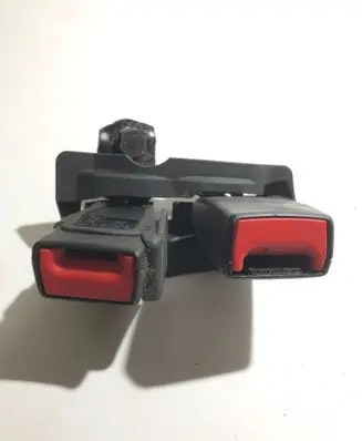 Middle seatbelt buckle (rear)