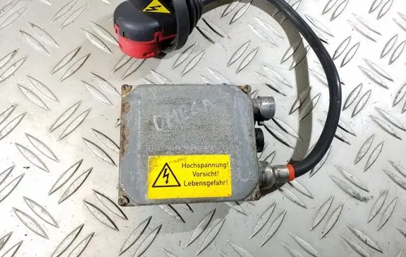 Audi A6 S6 C5 4B Light module LCM 90565932 5DV00776005