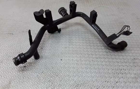 Volkswagen PASSAT B5.5 Engine coolant pipe/hose