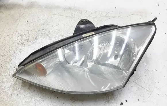 Ford Focus Headlight/headlamp 2M5113W030BE
