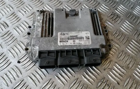 Ford Focus Engine control unit/module 6M5112A650NC 0281011701