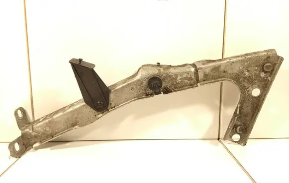 Audi A5 8T 8F Fender mounting bracket 8T0821135