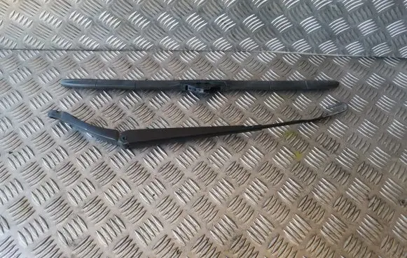 Volvo XC90 Front wiper blade arm 8620839