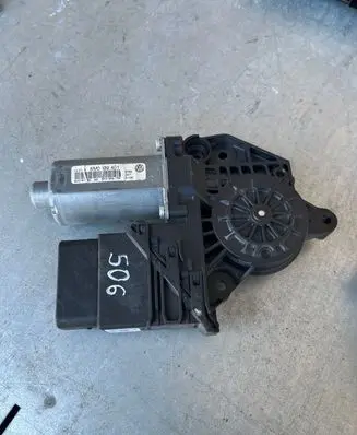 Volkswagen Golf Plus Rear door window regulator with motor 5M0839401 5K0959793