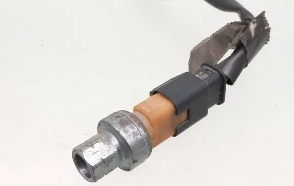 Peugeot Partner Air conditioning (A/C) pressure sensor 9673006380 82CP3204 2515MX5