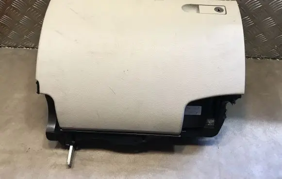 Mercedes-Benz C W204 Glove box A2046800011