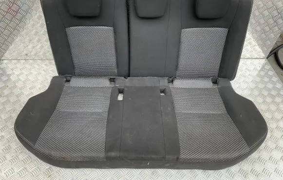 Suzuki Vitara (LY) Second row seats 
