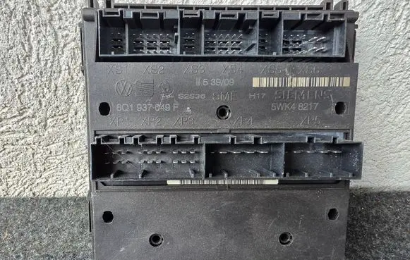 Skoda Fabia Mk2 (5J) Comfort/convenience module 6Q1937049F