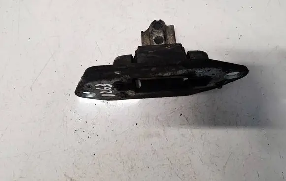 Volvo V70 Engine mount bracket 30748811