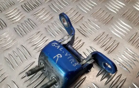 Tailgate/trunk/boot hinge
