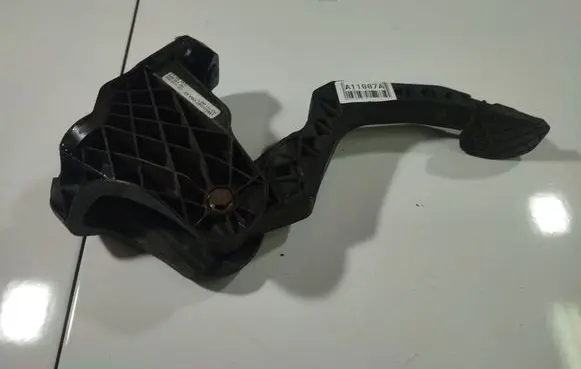 Volkswagen PASSAT B6 Clutch pedal 3C1721059T