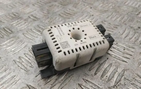 Volkswagen Golf VII Aerial antenna filter 5Q0035570