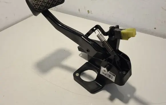 Mercedes-Benz A W169 Brake pedal A1692901001 4010049A