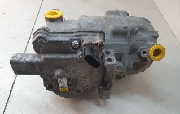 Toyota Auris E180 Air conditioning (A/C) compressor (pump) 0422001330