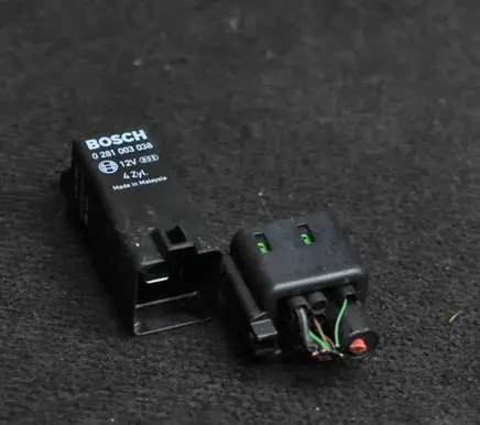 Audi A1 Glow plug pre-heat relay 038973721B 0281003038