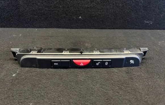 Land Rover Discovery 3 - LR3 Hazard light switch YUL501290