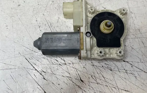 BMW 7 E65 E66 Rear door window regulator motor 67628382001 105965101 07064641