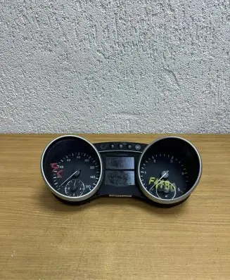 Mercedes-Benz ML W164 Speedometer (instrument cluster) A1645409047 F1790