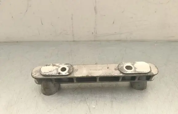 Volvo XC40 Engine mounting bracket 32137504 8889666106