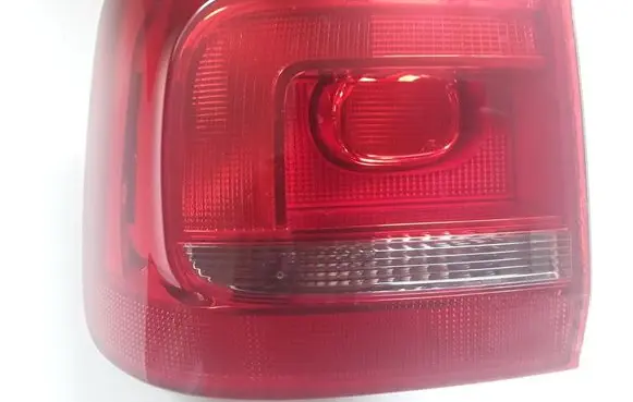 Volkswagen Touran II Rear/tail lights 176405