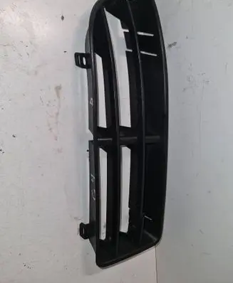 Volkswagen Golf IV Front bumper lower grill 1J5853666B