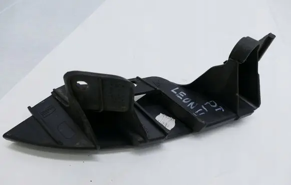 Seat Leon (1P) Bumper support mounting bracket corner 1P0807378