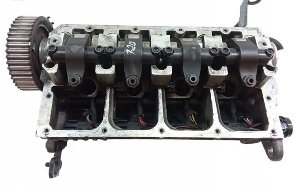 Volkswagen PASSAT B5 Engine head 038103373R