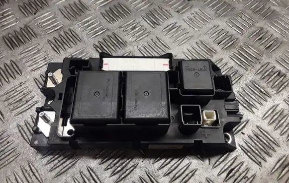 Toyota RAV 4 (XA40) Fuse module 7C020153 G92Z153010