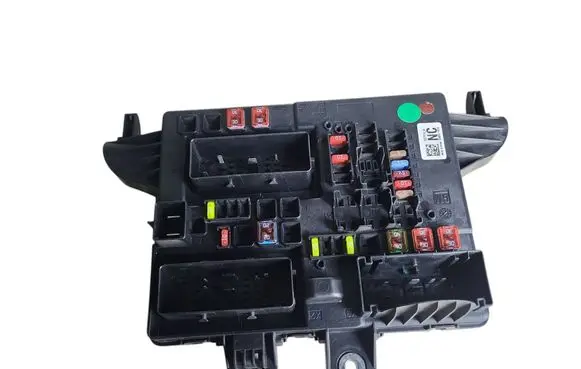 Opel Insignia A Fuse module 13277319 1327731904