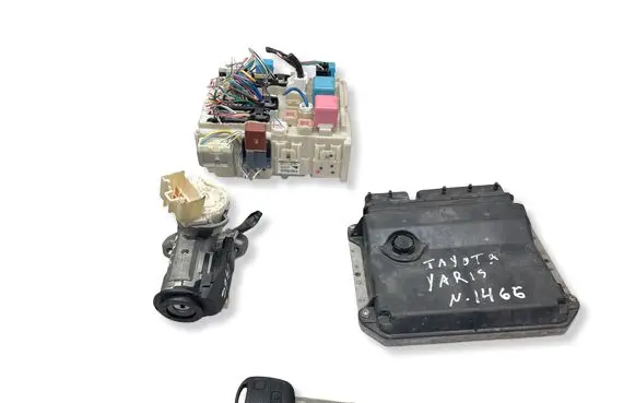 Toyota Yaris Engine ECU kit and lock set 8273052700 896610D311 MB2753004760