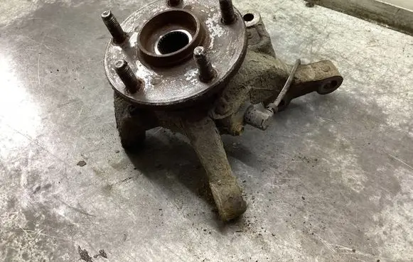 Front wheel hub