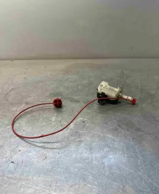 Fuel tank cap lock