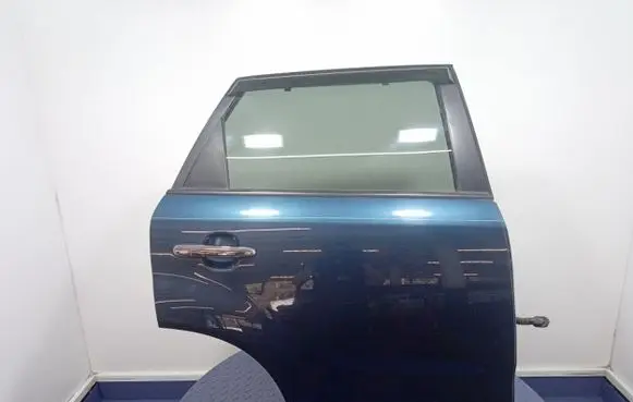 KIA Sorento Rear door