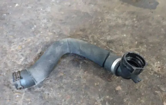Audi A6 S6 C6 4F Engine coolant pipe/hose