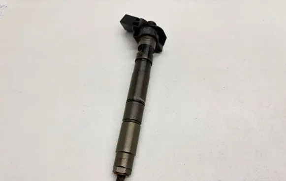Audi A8 S8 D3 4E Fuel injector 057130277AG