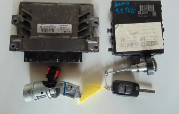 Renault Captur Engine control unit/module ECU 8201077701