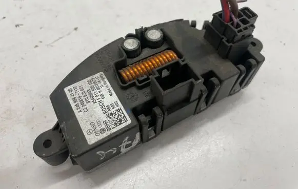 Audi A4 S4 B8 8K Heater blower fan relay 8T0820521