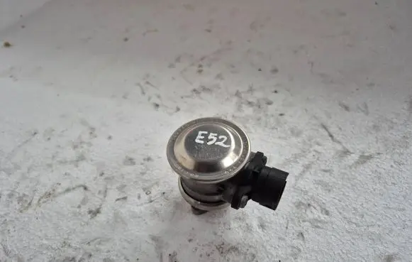 Skoda Octavia Mk2 (1Z) EGR valve 06A131351F