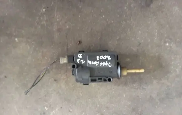 Opel Corsa C Fuel tank cap lock motor 13224654 3155 430036418