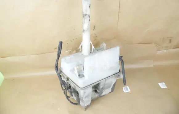 Toyota Corolla E120 E130 Windshield washer fluid reservoir/tank E11015024 001185