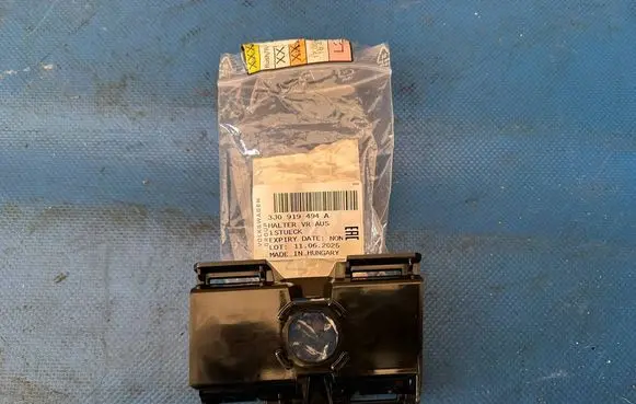 Volkswagen PASSAT B9 Front parking sensor holder (PDC) 3J0919494A