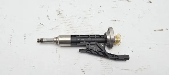 BMW 2 F22 F23 Fuel injector 7639990