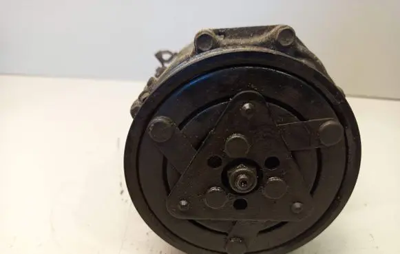 Skoda Octavia Mk1 (1U) Air conditioning (A/C) compressor (pump)