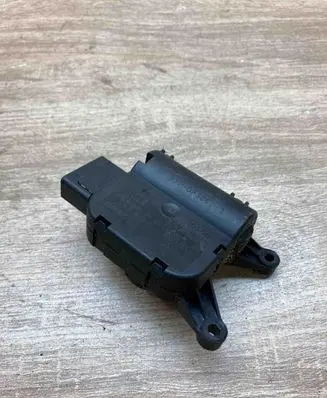 Volkswagen Caddy Air flap motor/actuator 1K0907511 0132801345