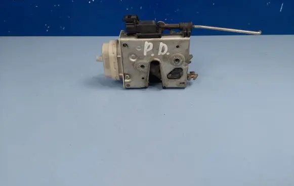 Audi A8 S8 D2 4D Front door lock 8D1837016F 4D0173A