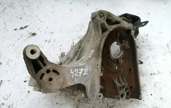 Opel Insignia A Power steering pump mounting bracket 55574721