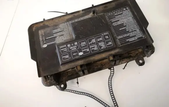 Audi 80 90 B3 Fuse box cover 893941803a